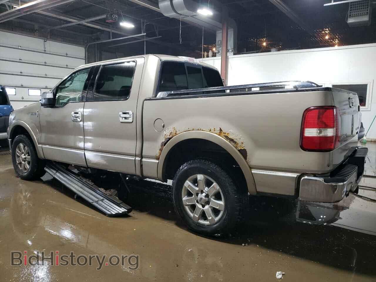 2006 LINCOLN MARK LT - VIN: 5LTPW18576FJ02918 - Фото 2