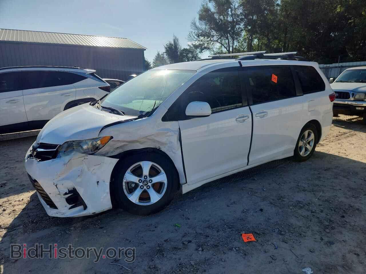 Фотография 5TDKZ3DC8JS903578 - TOYOTA SIENNA 2018