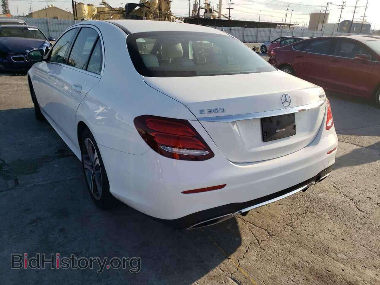 2019 MERCEDES-BENZ E-CLASS - VIN: WDDZF4KB7KA575680 - Фото 2