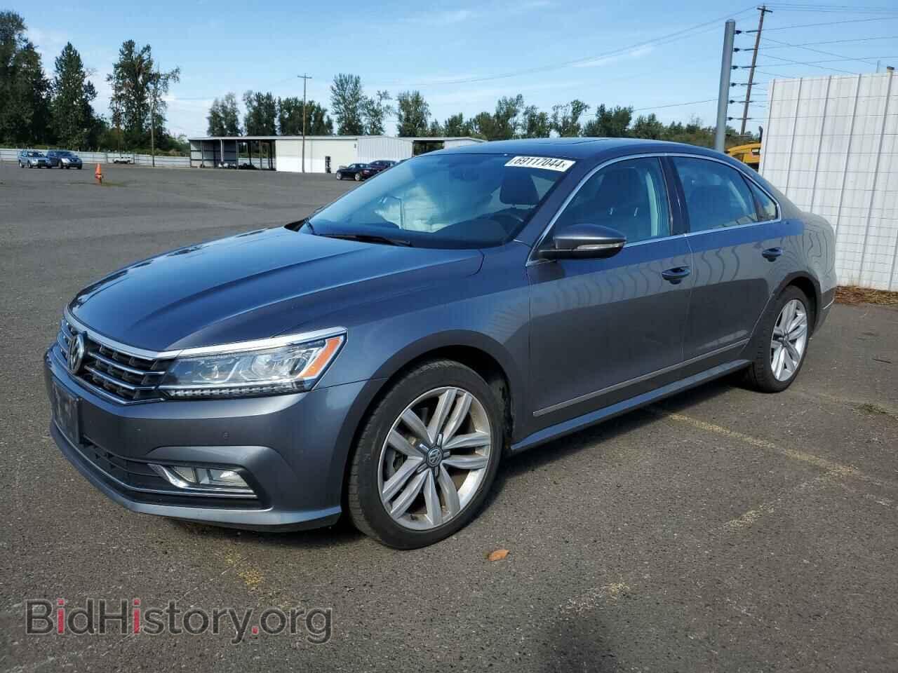 Photo 1VWGT7A30HC008114 - VOLKSWAGEN PASSAT 2017