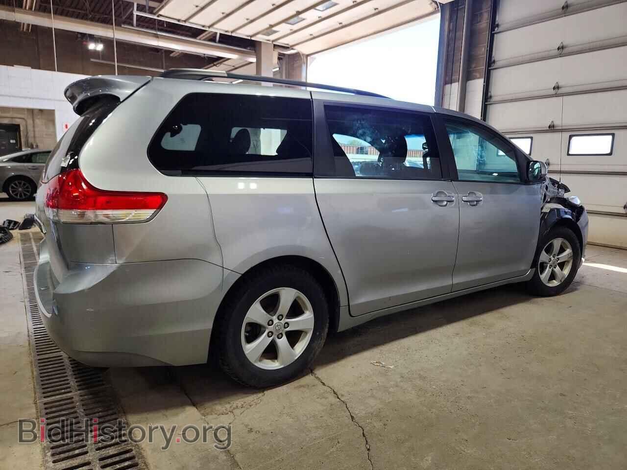 2011 TOYOTA SIENNA - VIN: 5TDKK3DC6BS124105 - Фото 3