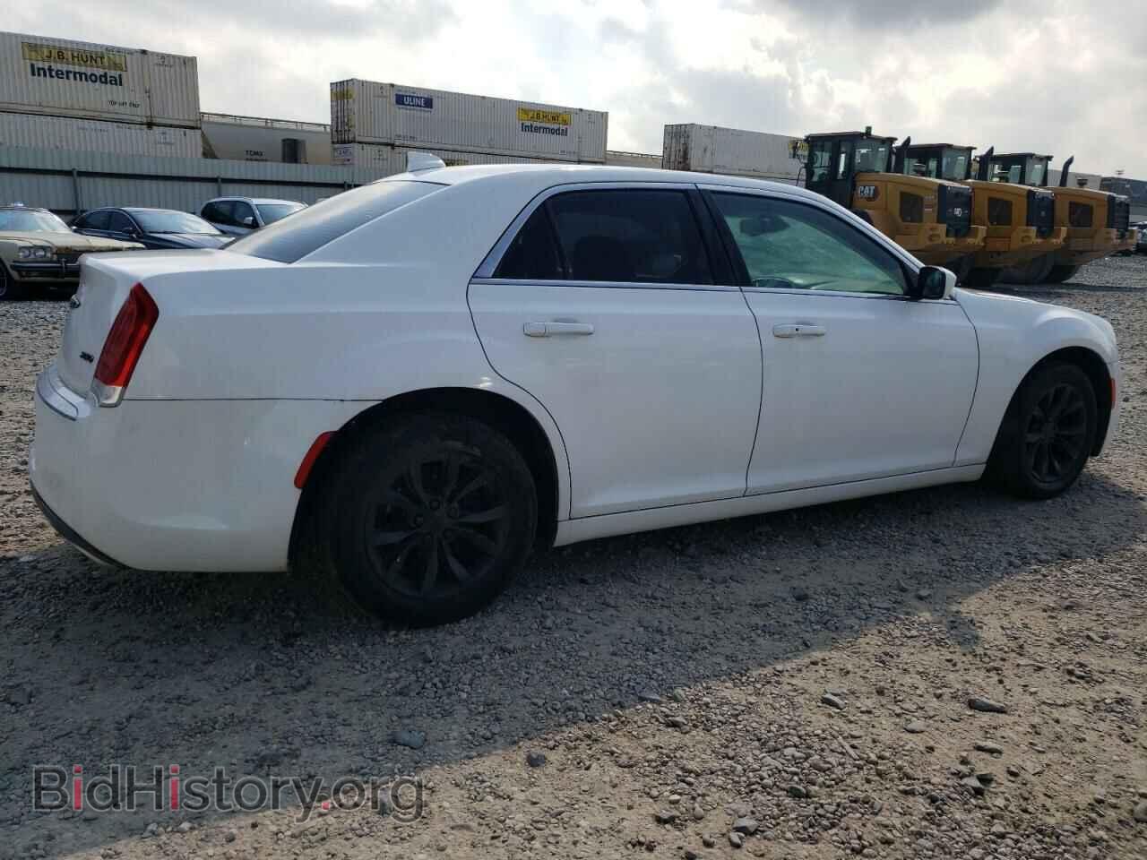 2016 CHRYSLER 300 - VIN: 2C3CCAAG4GH229751 - Фото 3