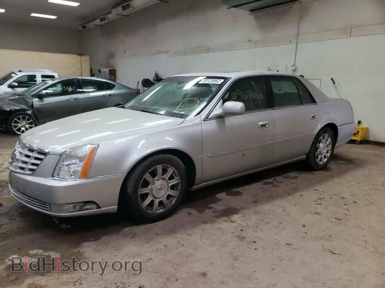 Photo 1G6KH5E61BU139709 - CADILLAC DTS 2011