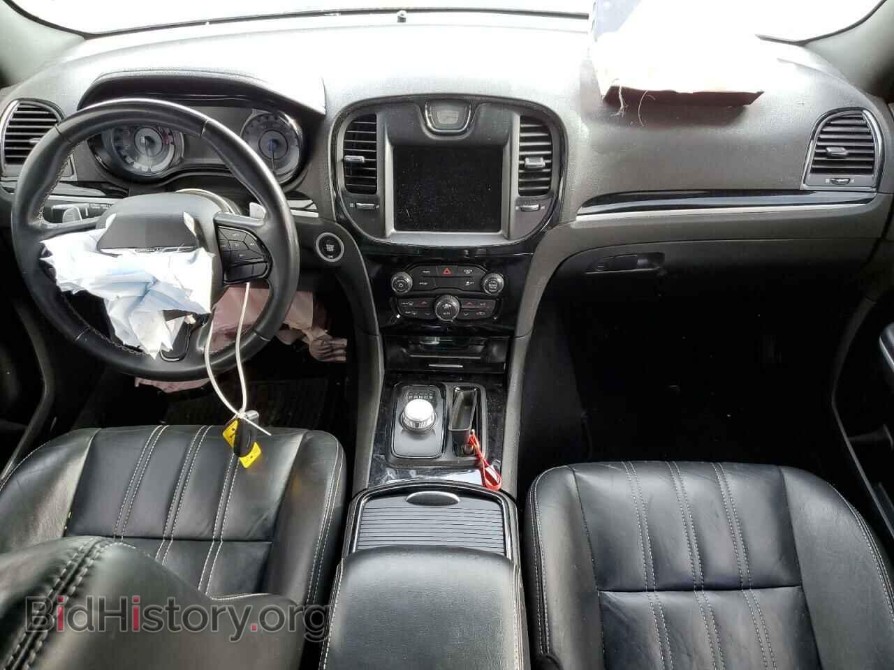 2019 CHRYSLER 300 - VIN: 2C3CCAGG0KH586165 - Фото 8