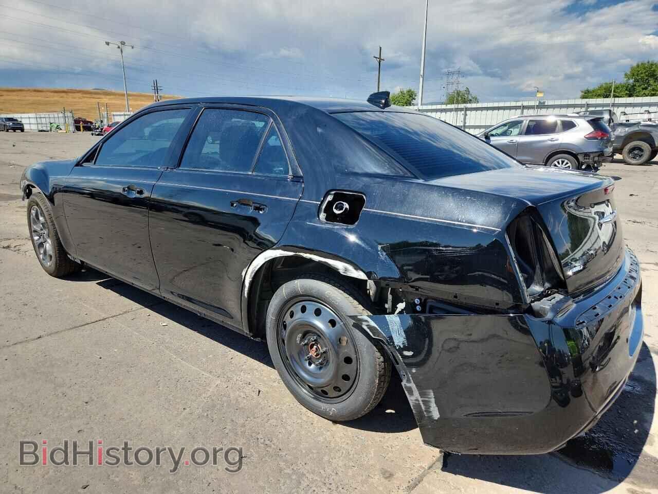 2018 CHRYSLER 300 - VIN: 2C3CCAGG9JH165673 - Фото 2