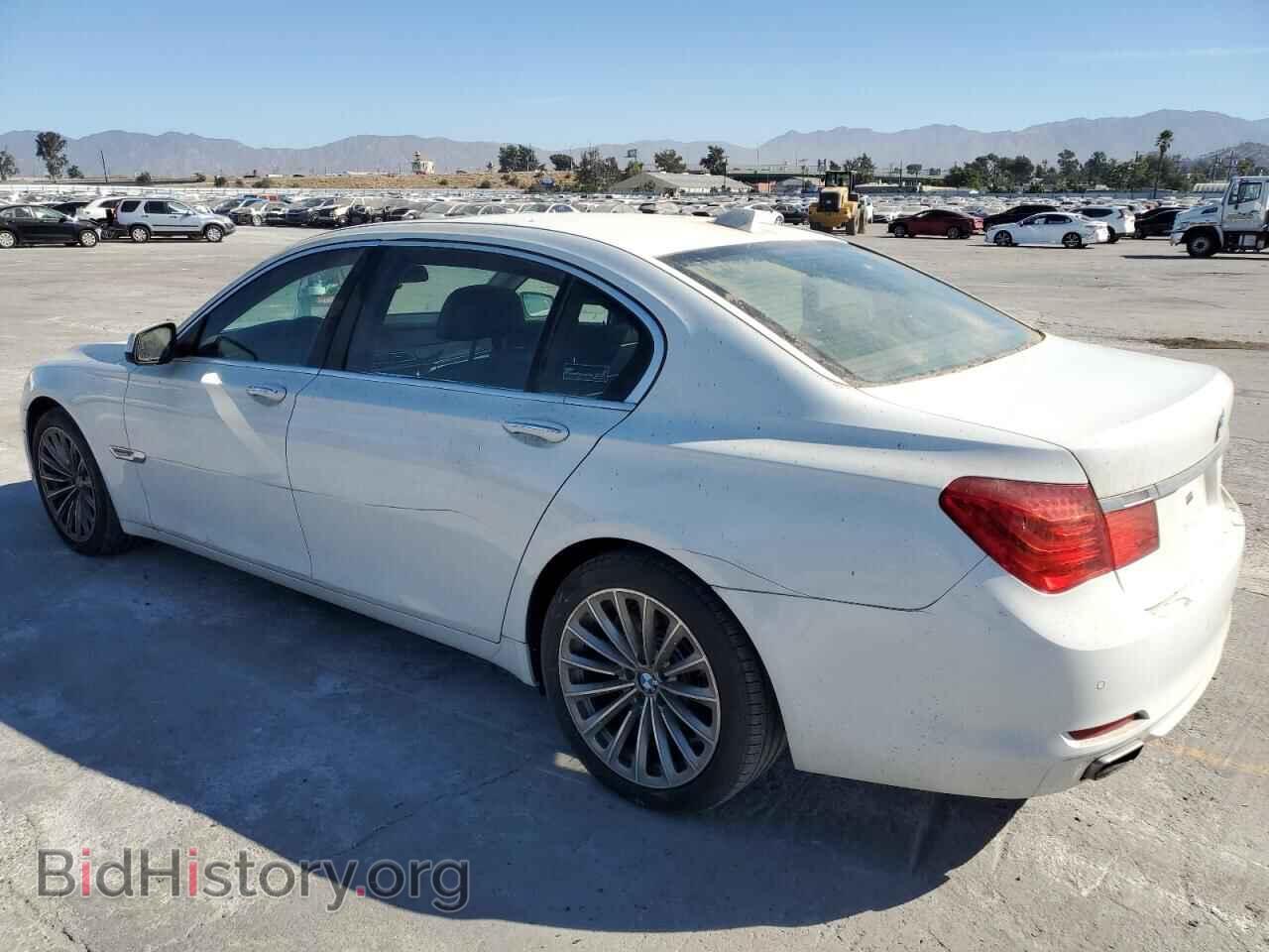 2011 BMW 7 SERIES - VIN: WBAKB8C52BC851580 - Фото 2