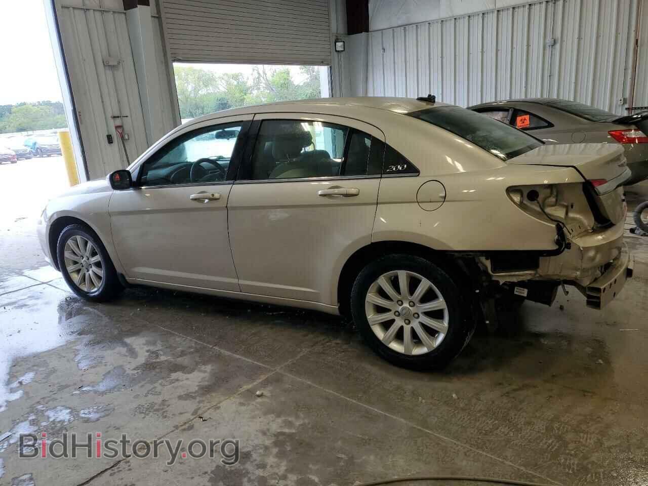 2013 CHRYSLER 200 - VIN: 1C3CCBBB8DN592890 - Фото 2