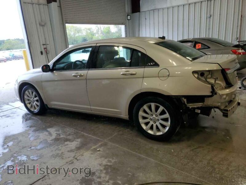 2013 Chrysler 200 (VIN 1C3CCBBB8DN592890) — фото 2 из 12