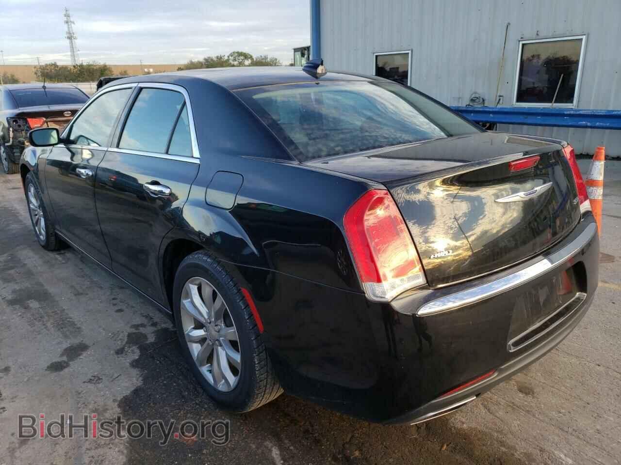 2019 CHRYSLER 300 - VIN: 2C3CCAKG5KH649185 - Фото 2