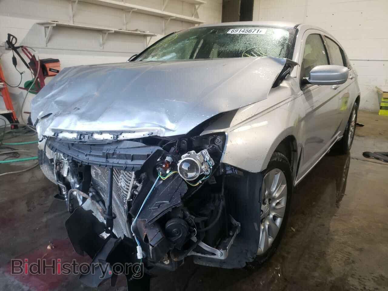 2012 CHRYSLER 200 - VIN: 1C3CCBAB5CN319891 - Фото 2