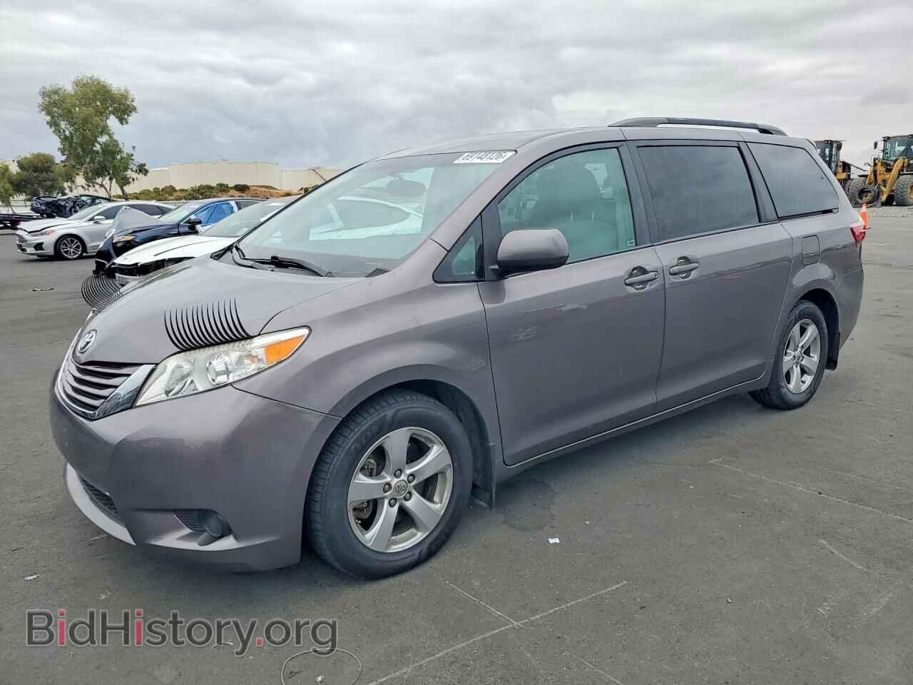 Фотография 5TDKZ3DC2HS776790 - TOYOTA SIENNA 2017