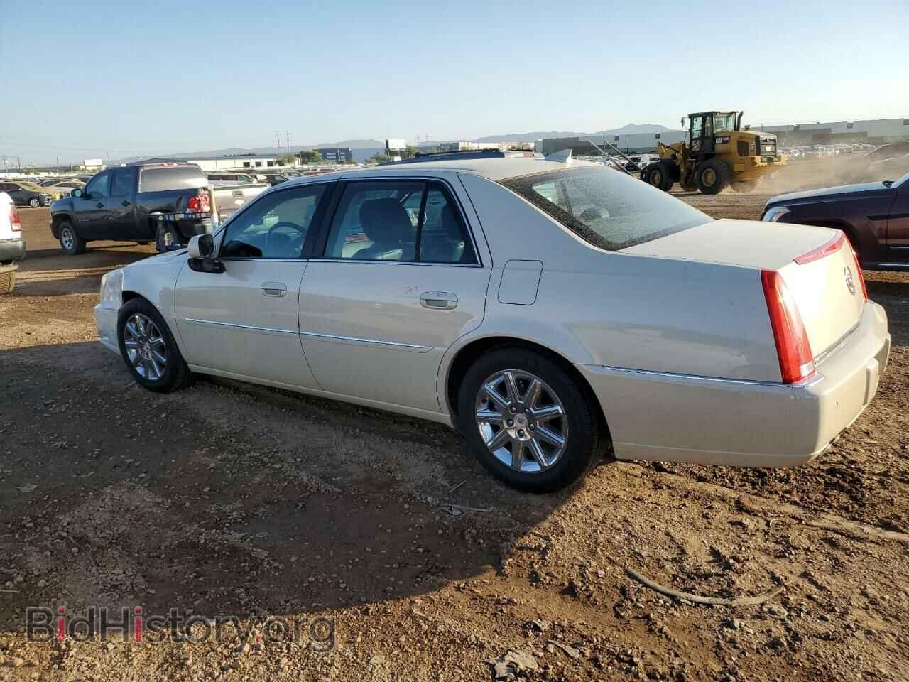2011 CADILLAC DTS - VIN: 1G6KH5E60BU147624 - Photo 2