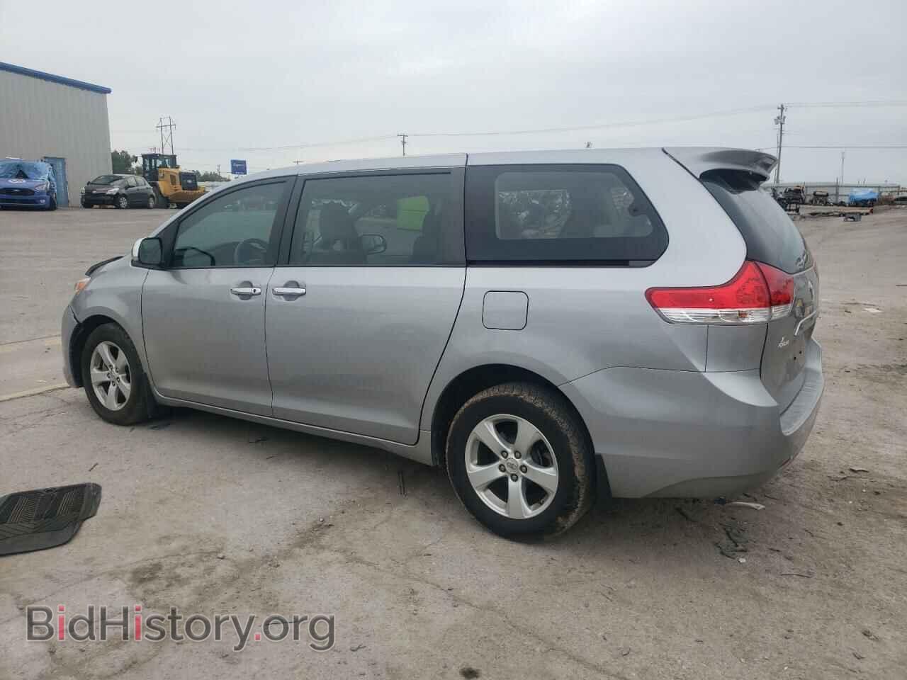 2012 TOYOTA SIENNA - VIN: 5TDKA3DC2CS012972 - Фото 2