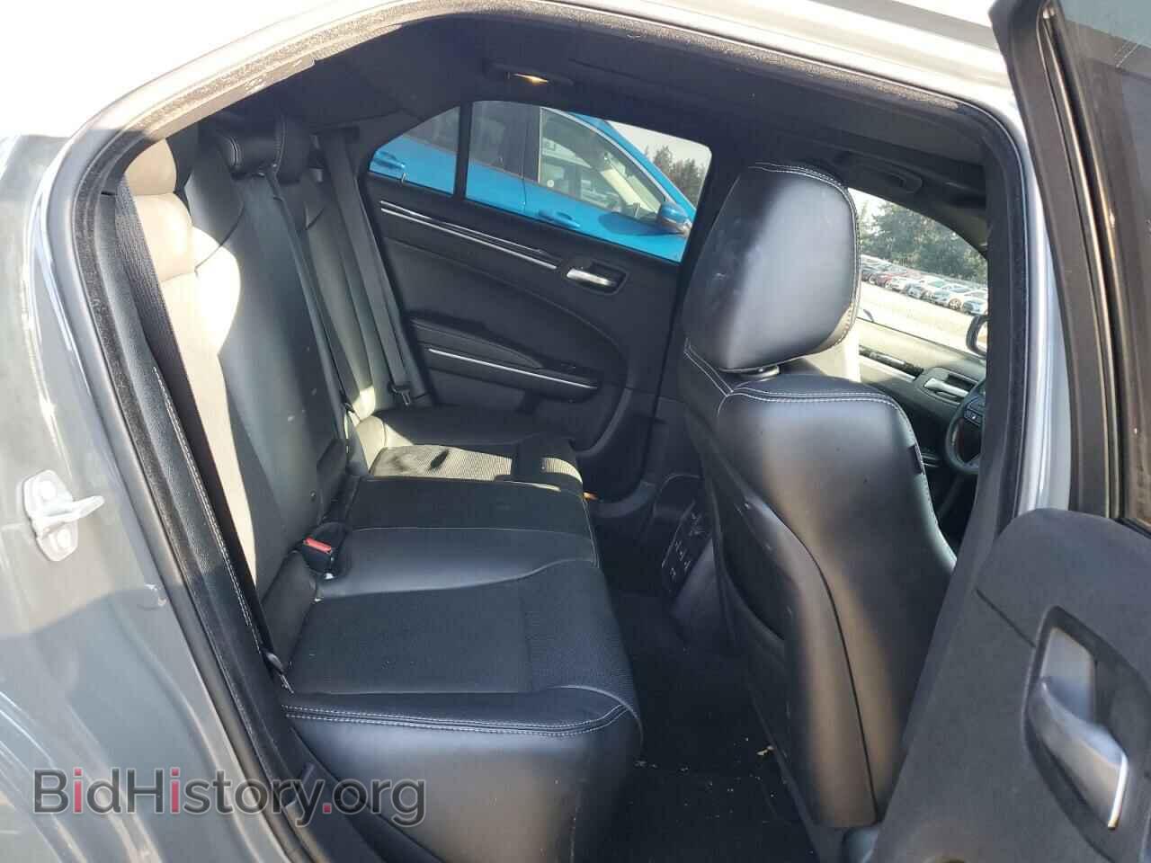 2019 CHRYSLER 300 - VIN: 2C3CCABG2KH604950 - Photo 10