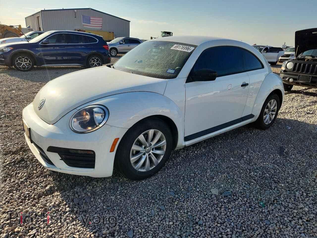 Photo 3VWF17AT3HM603670 - VOLKSWAGEN BEETLE 2017
