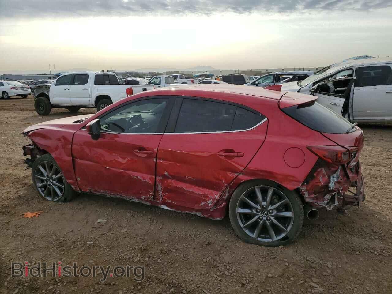 2018 MAZDA 3 - VIN: 3MZBN1M35JM201067 - Фото 2