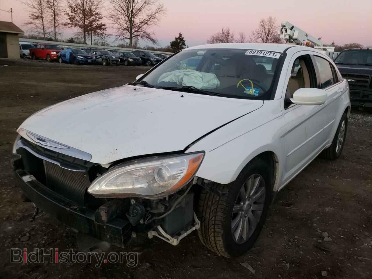 2013 CHRYSLER 200 - VIN: 1C3CCBBG4DN731845 - Фото 2