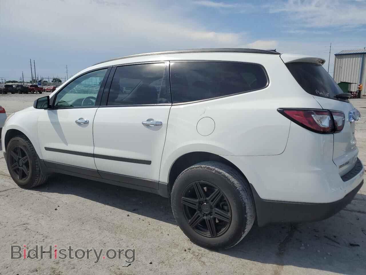 2017 CHEVROLET TRAVERSE - VIN: 1GNKRFED0HJ215632 - Фото 2
