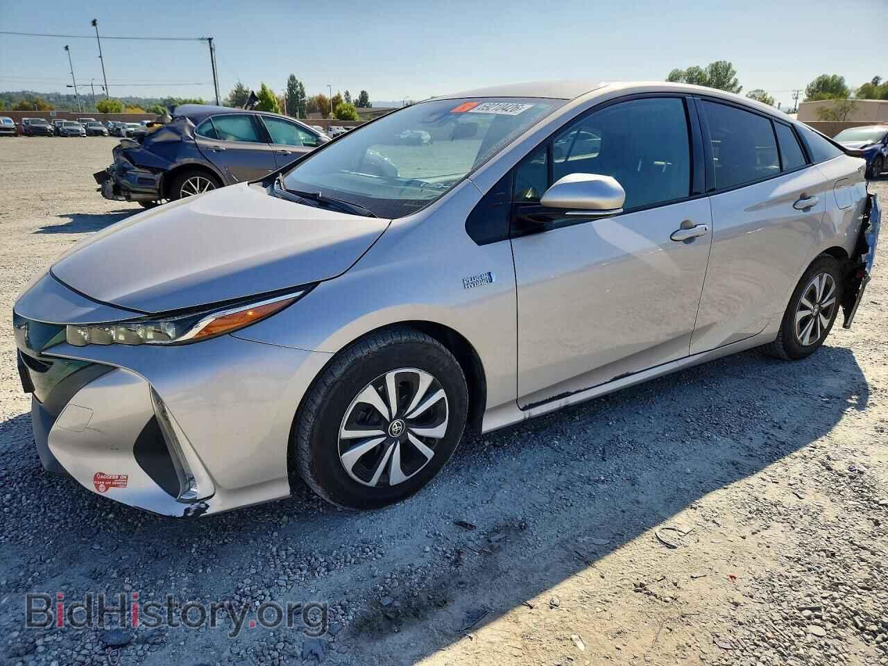 Фотография JTDKARFP8H3056308 - TOYOTA PRIUS 2017