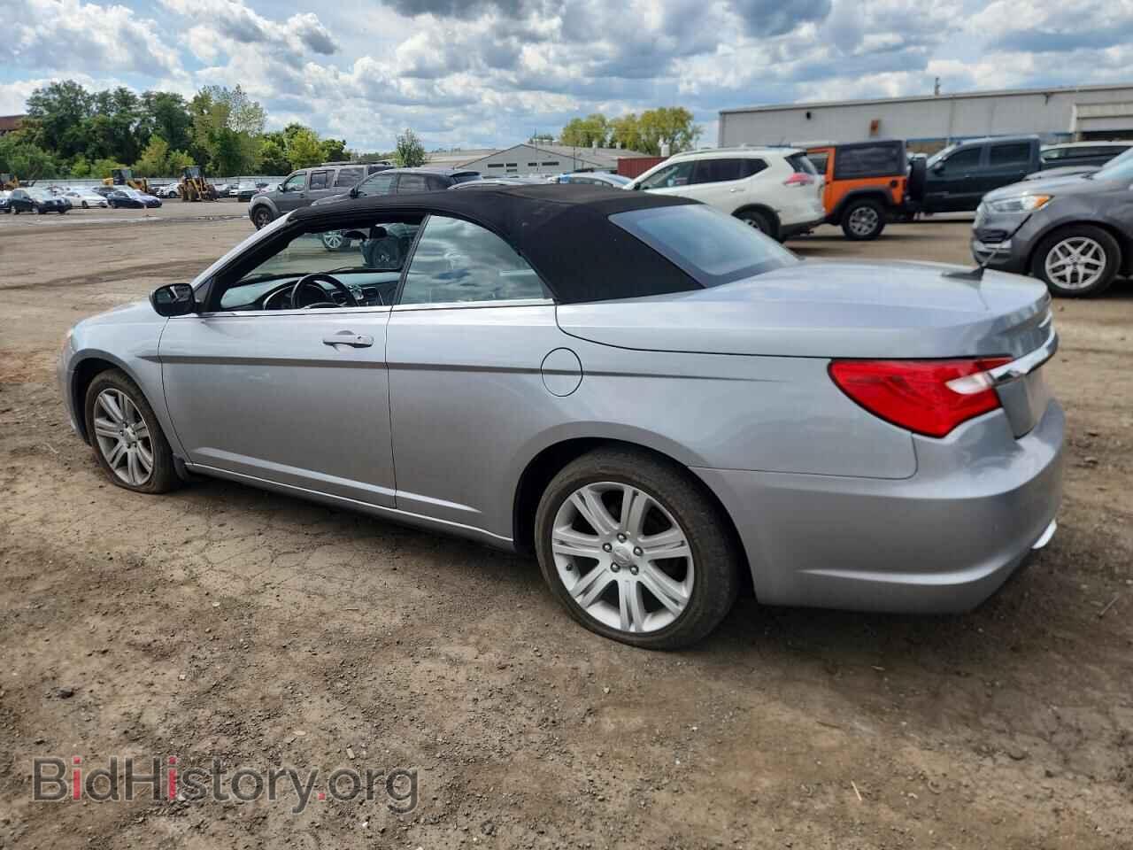 2013 CHRYSLER 200 - VIN: 1C3BCBEB8DN723842 - Фото 2