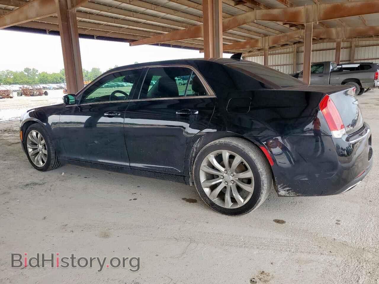 2019 CHRYSLER 300 - VIN: 2C3CCAAGXKH755813 - Фото 2