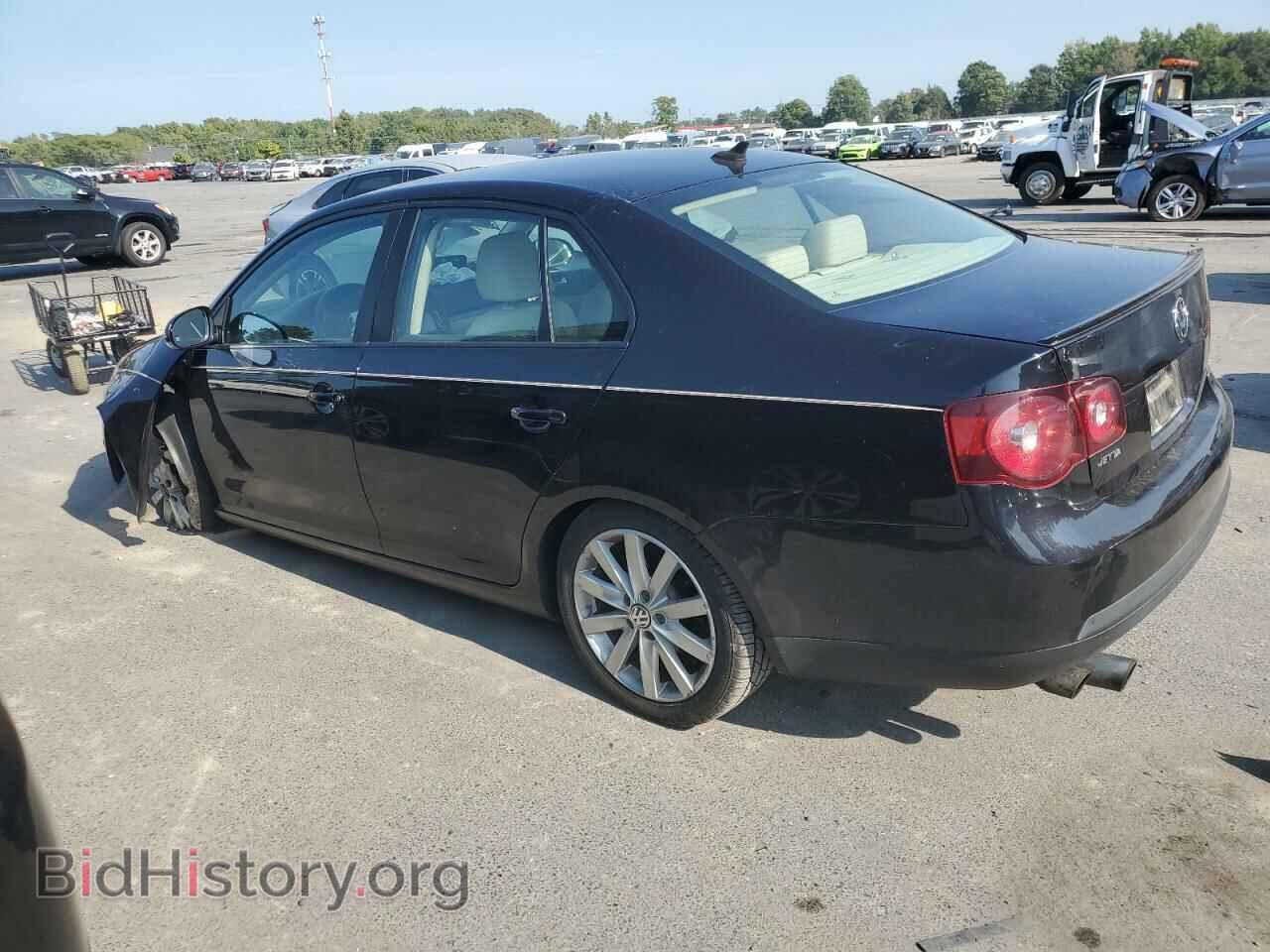 2010 VOLKSWAGEN JETTA - VIN: 3VWRA7AJ2AM106658 - Фото 2