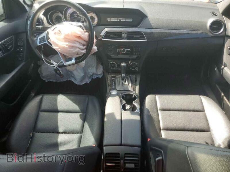 2014 Mercedes-Benz C-CLASS (VIN WDDGF8ABXEA960607) — photo 8 of 12
