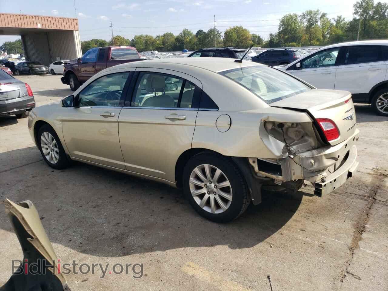 2010 CHRYSLER SEBRING - VIN: 1C3CC5FBXAN146067 - Фото 2