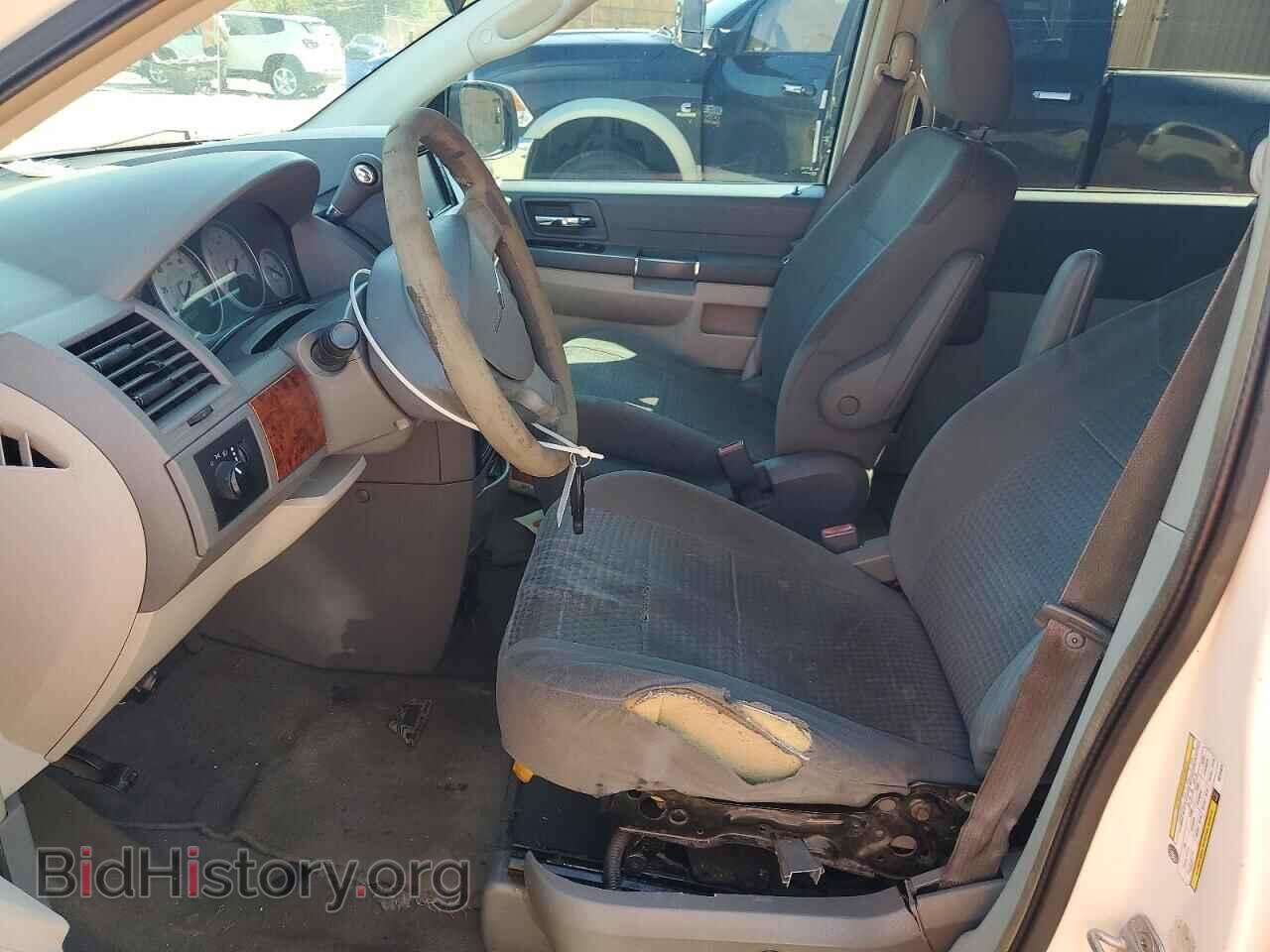 2008 CHRYSLER MINIVAN - VIN: 2A8HR44H58R721070 - Фото 7