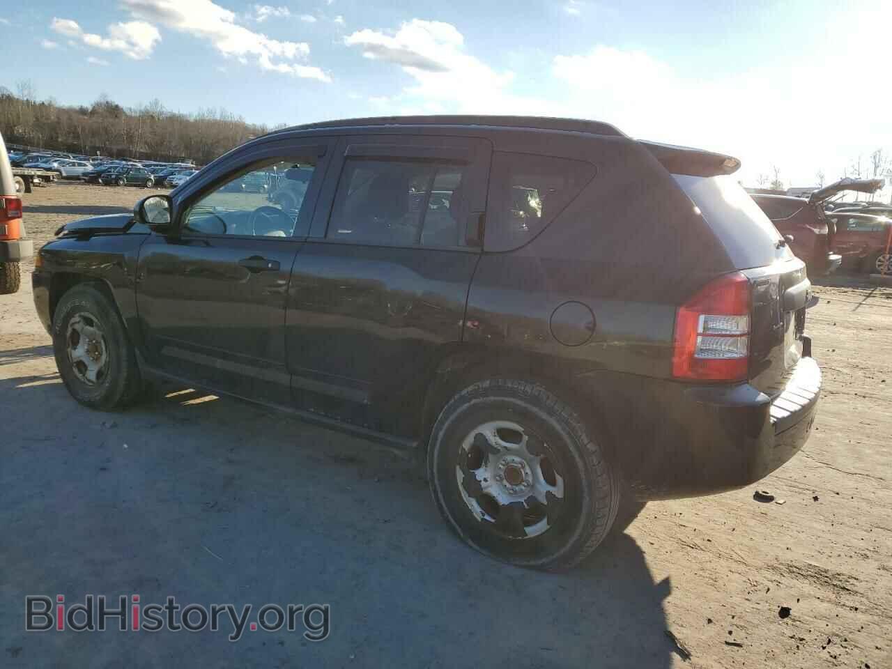 2010 JEEP COMPASS - VIN: 1J4NT1FA1AD676707 - Photo 2