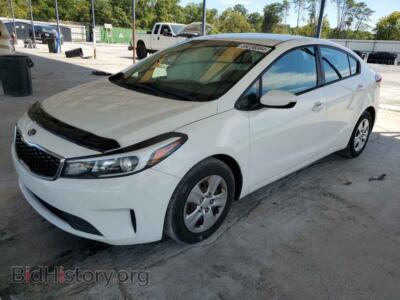 2017 Kia FORTE LX, белый — VIN 3KPFK4A70HE142620, Copart