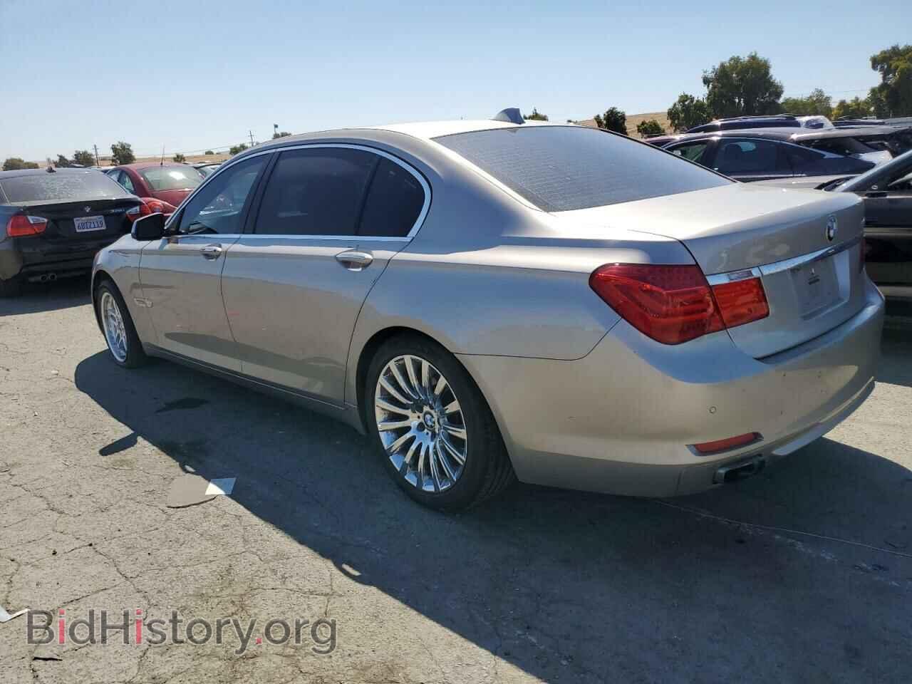 2011 BMW 7 SERIES - VIN: WBAKB8C52BCY65026 - Фото 2