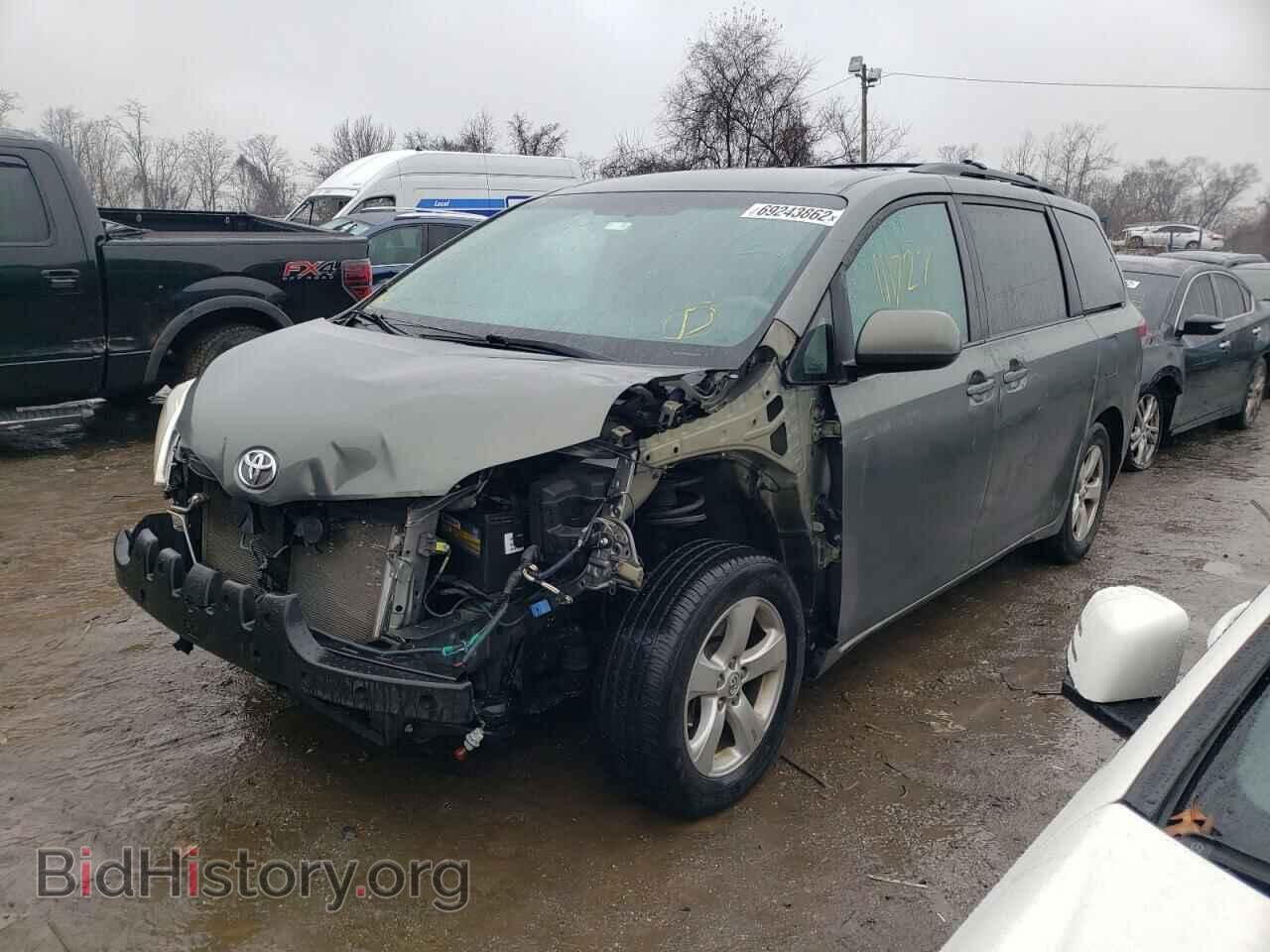 Photo 5TDKK3DC6BS090358 - TOYOTA SIENNA 2011