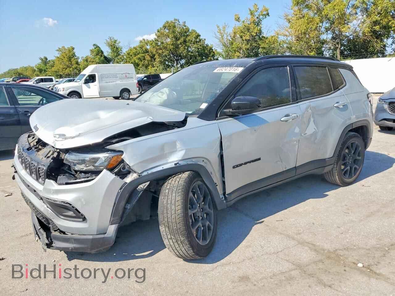 2024 Jeep COMPASS Latitude (VIN 3C4NJDBN9RT142561) — photo 1 of 13, Copart, damage: front end