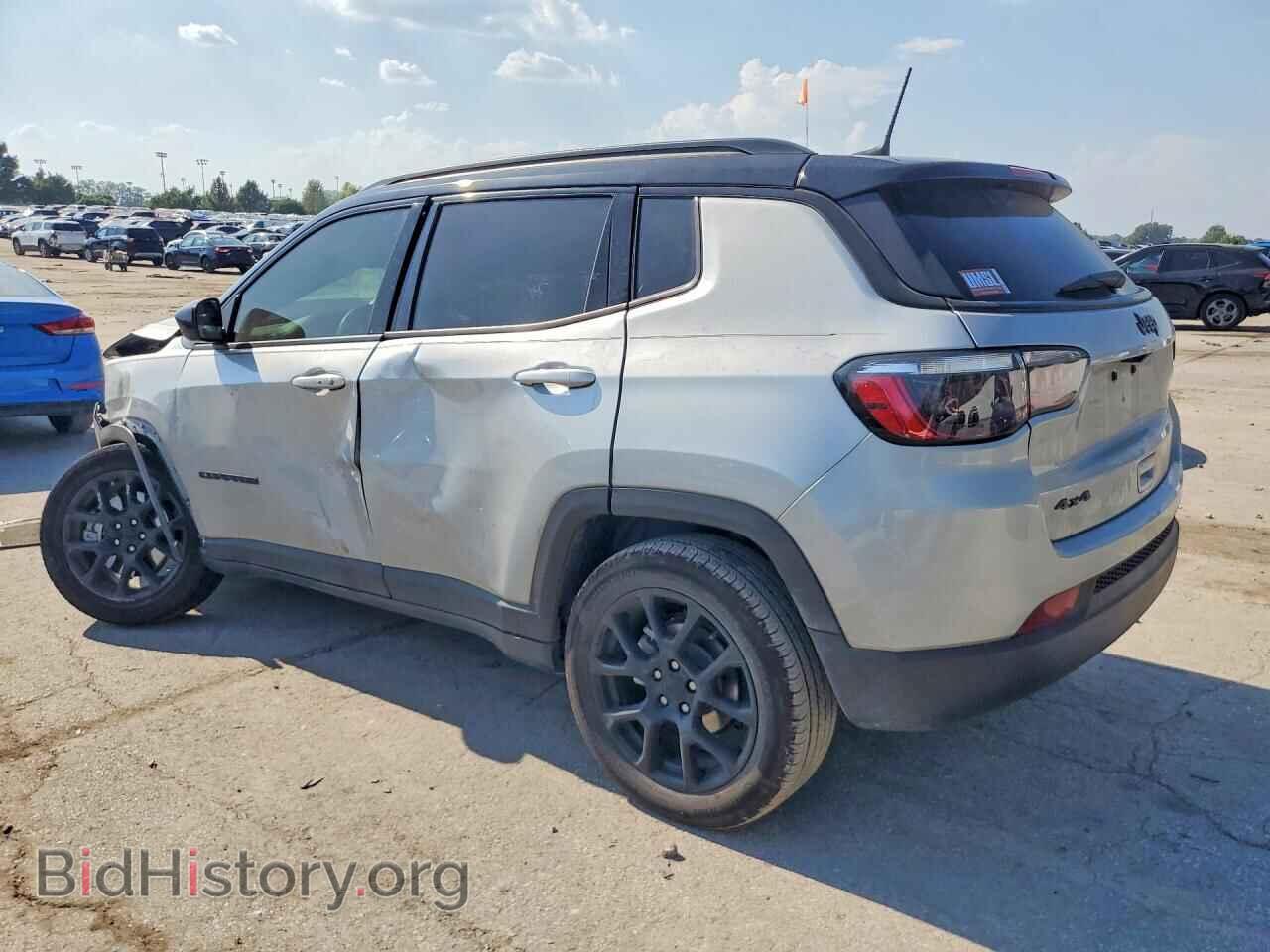 2024 Jeep COMPASS (VIN 3C4NJDBN9RT142561) — photo 2 of 13