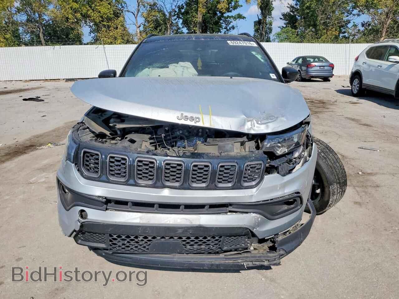 2024 Jeep COMPASS (VIN 3C4NJDBN9RT142561) — photo 5 of 13