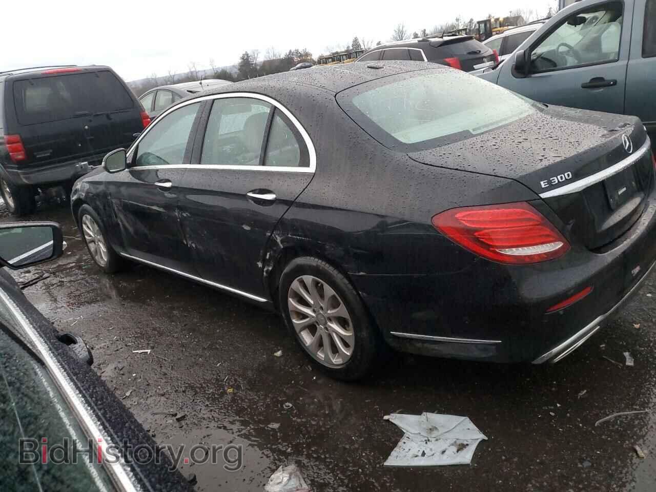2017 MERCEDES-BENZ E-CLASS - VIN: WDDZF4KB4HA180235 - Фото 2