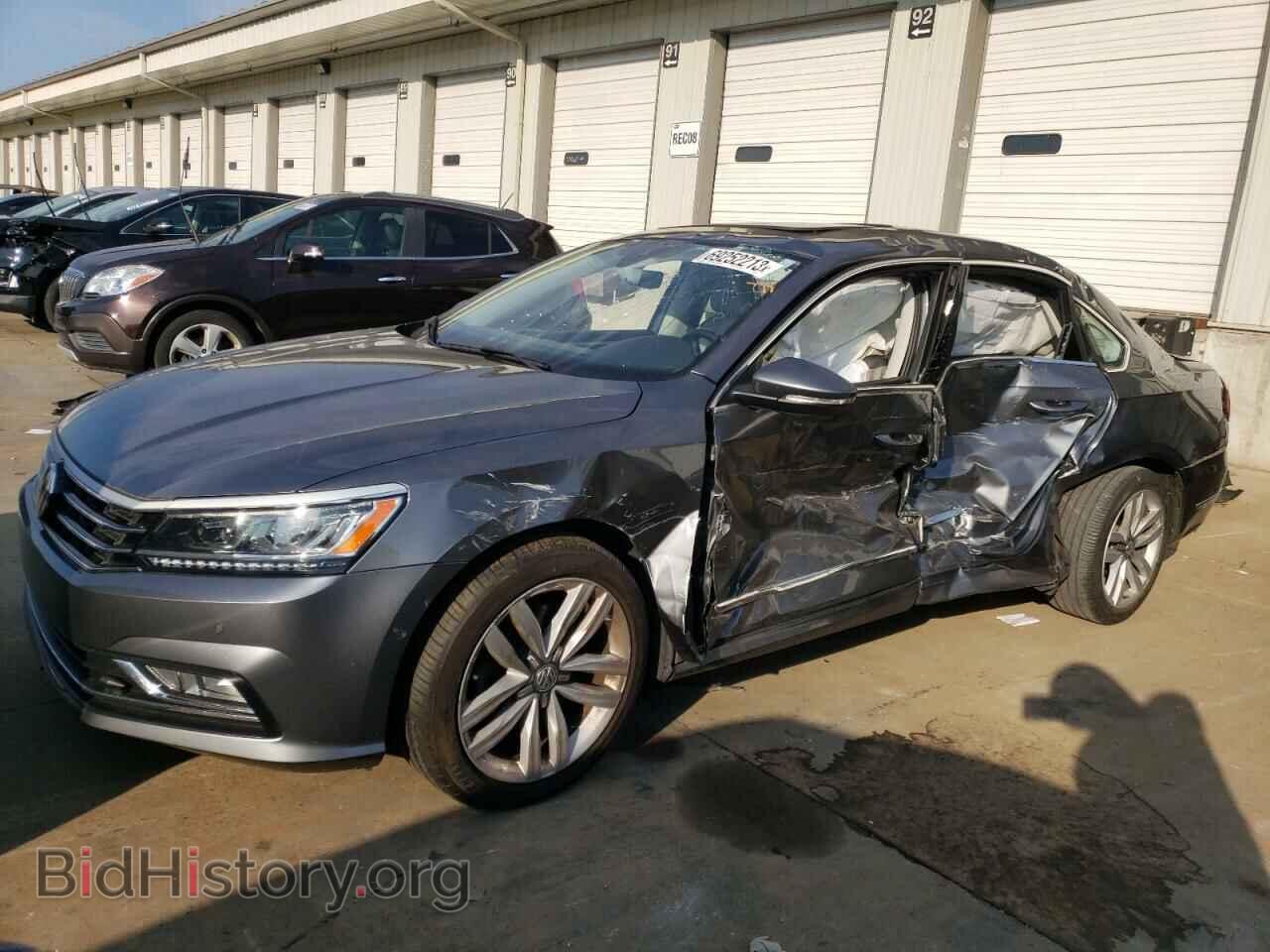 Photo 1VWCT7A35HC057775 - VOLKSWAGEN PASSAT 2017