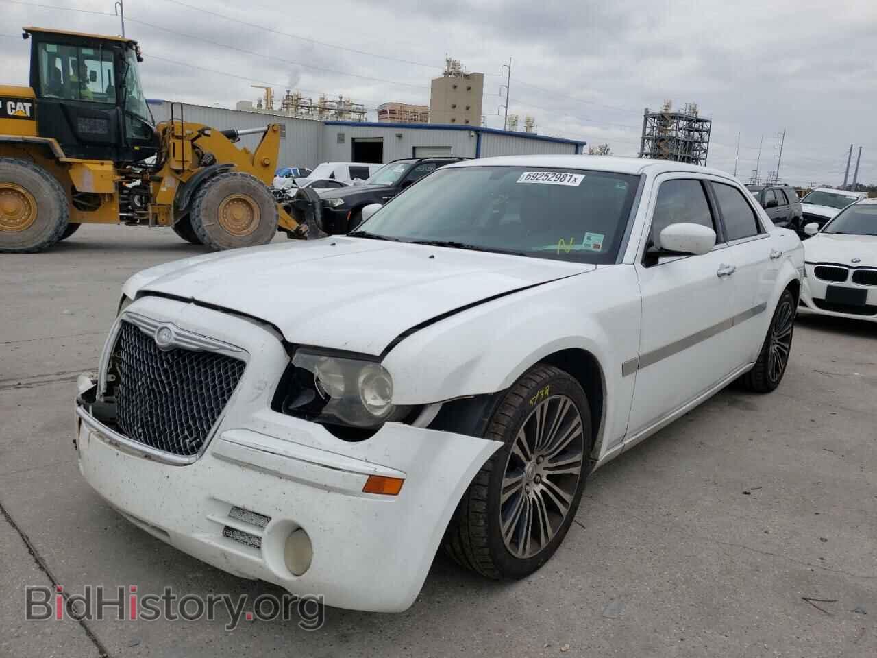 2010 CHRYSLER 300 - VIN: 2C3CA9CT7AH255802 - Фото 2