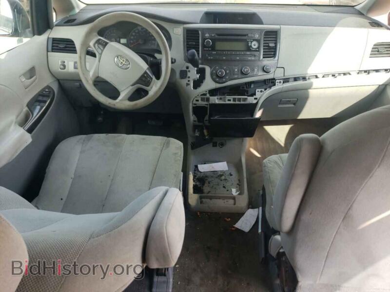 2011 Toyota SIENNA (VIN 5TDKA3DC4BS007741) — фото 8 из 13