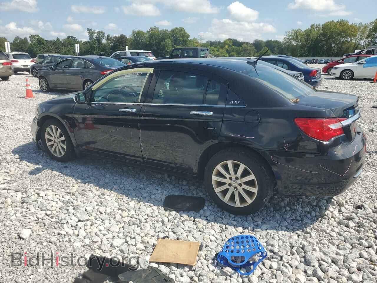 2013 CHRYSLER 200 - VIN: 1C3CCBCG2DN525941 - Фото 2