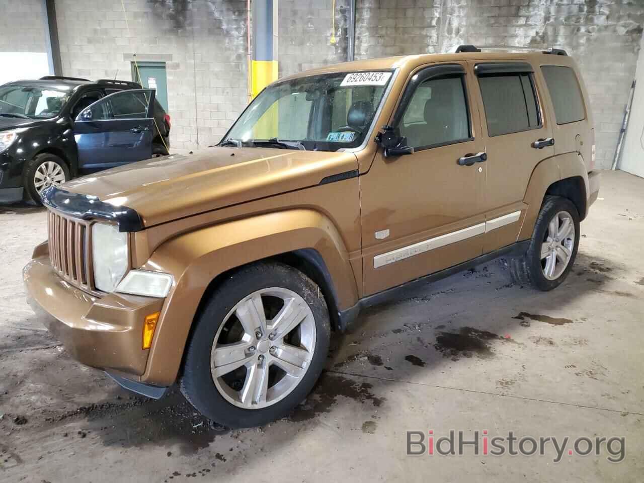 Report 1J4PN2GK1BW564608 JEEP LIBERTY 2011 BROWN GAS price and damage