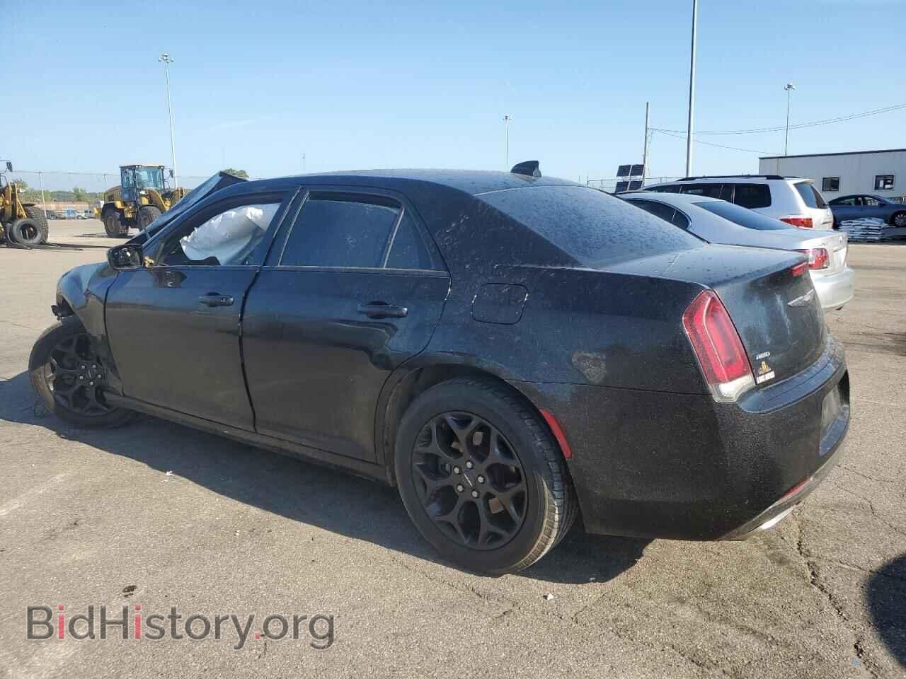 2019 CHRYSLER 300 - VIN: 2C3CCAGG8KH648900 - Фото 2