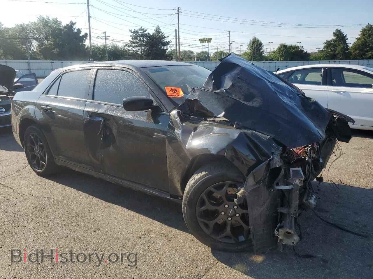 2019 CHRYSLER 300 - VIN: 2C3CCAGG8KH648900 - Фото 4