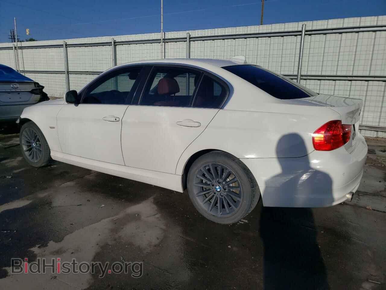 2011 BMW 3 SERIES - VIN: WBAPL5C52BA917025 - Фото 2