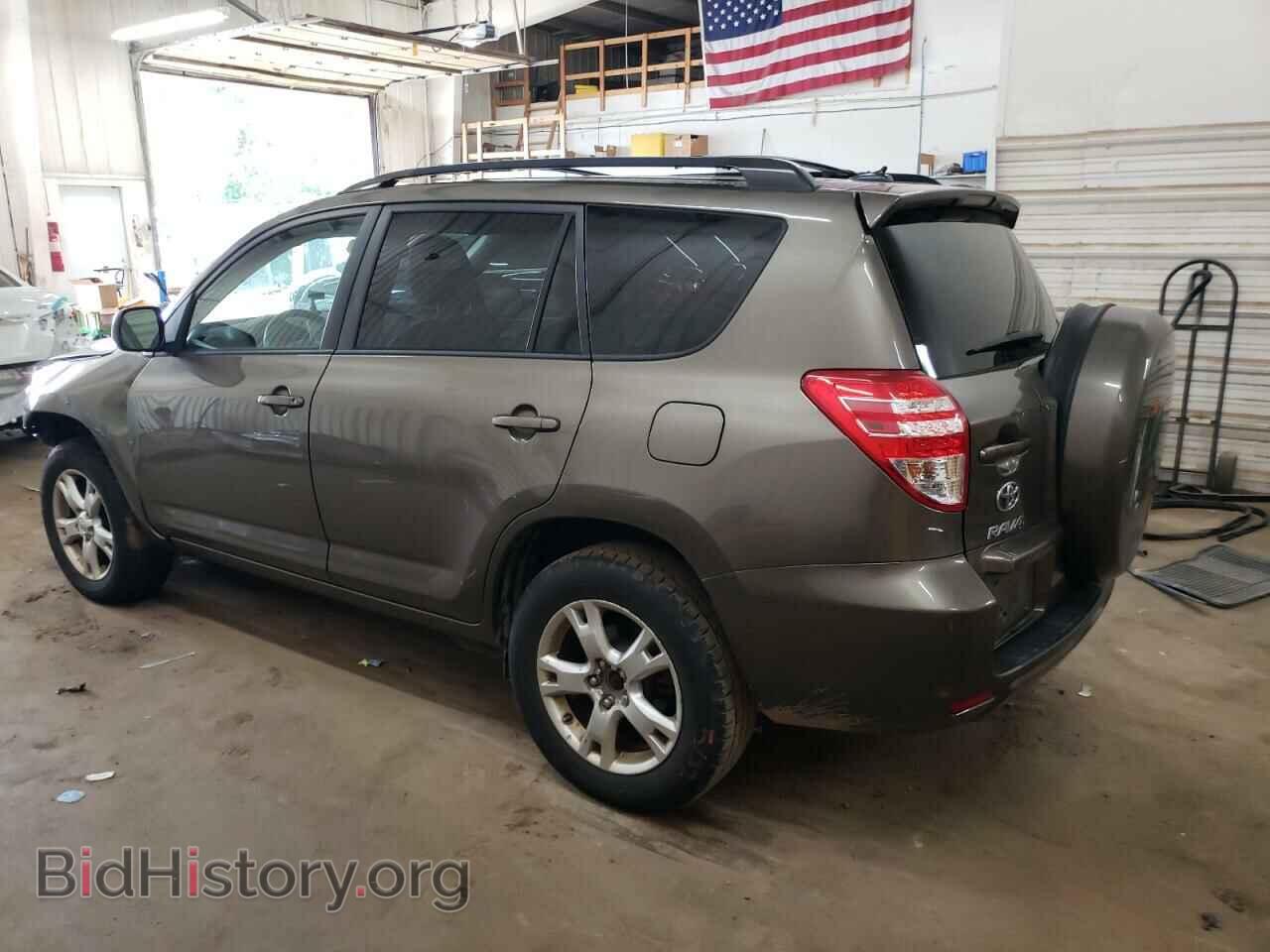 2011 TOYOTA RAV4 - VIN: 2T3BF4DV2BW090075 - Фото 2