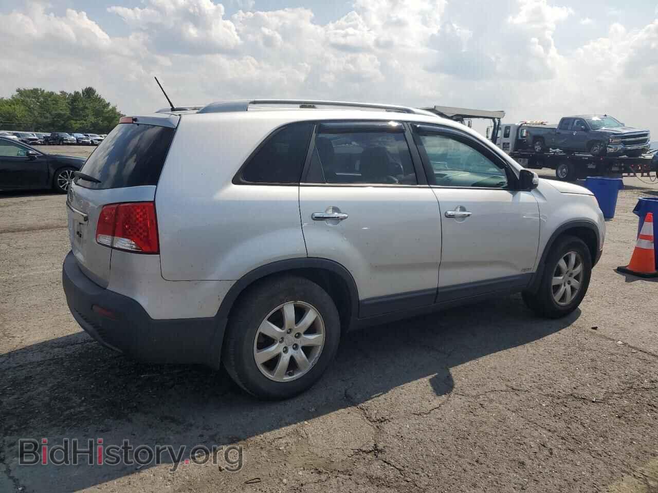 2011 KIA SORENTO - VIN: 5XYKTDA13BG098081 - Фото 3
