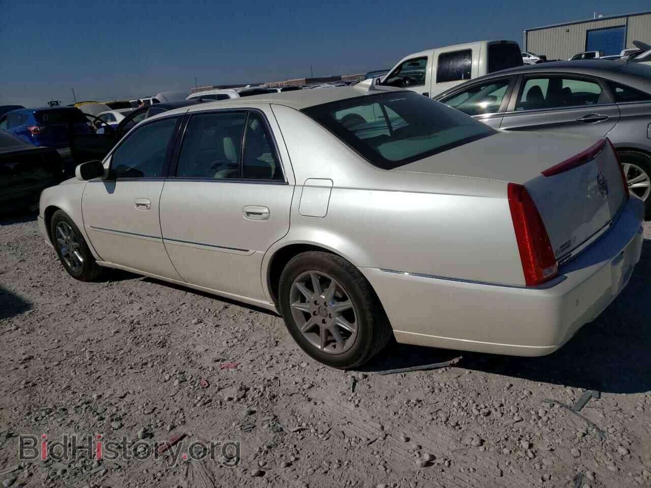 2011 CADILLAC DTS - VIN: 1G6KD5E66BU105941 - Фото 2