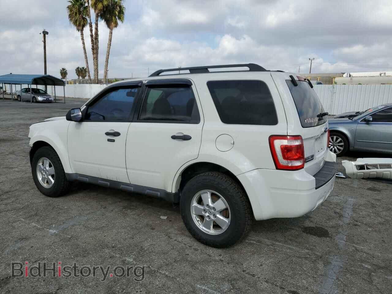 2011 FORD ESCAPE - VIN: 1FMCU0D77BKC05942 - Фото 2