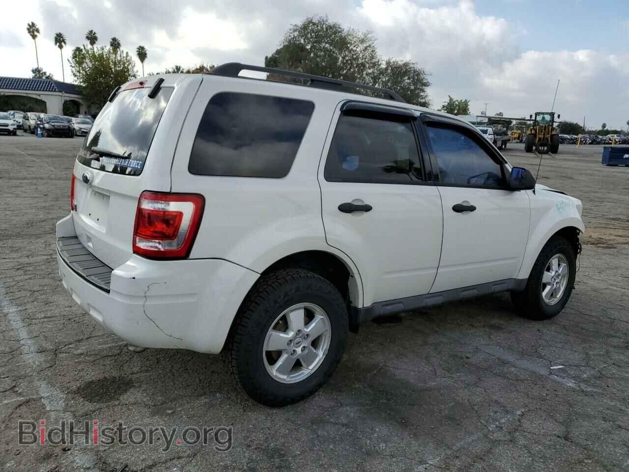 2011 FORD ESCAPE - VIN: 1FMCU0D77BKC05942 - Фото 3